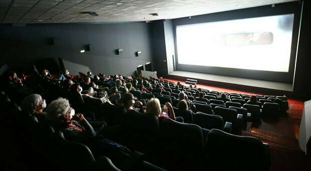 Green pass, Franceschini a Draghi: «Ora aumentare capienza al 100% per cinema, teatri e concerti»