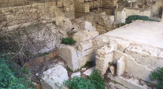 Napoli. Ex asilo Filangieri, l'archeologia è sepolta sotto l'immondizia | Foto e video