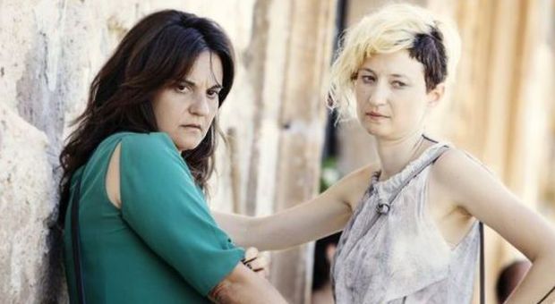 Emma Dante e Alba Rohrwacher in una scena del film "Via Castellana Bandiera"