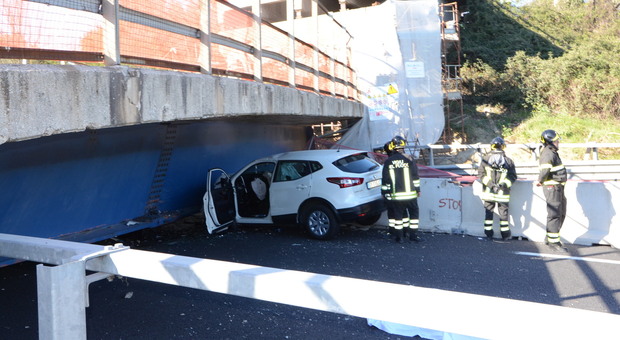 In 18 a giudizio per il crollo sull’A14, con due morti nell'auto schiacciata. «Il ponte collassato per tanti errori»