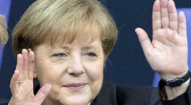 Germania, Merkel rieletta cancelliera al Bundestag: 462 voti per il terzo mandato