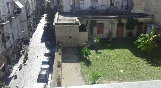 La denuncia delle monache 33 di Napoli: «Ci sono i fondi e il chiostro crolla»