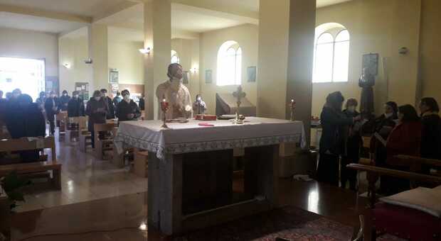 Le preghiere per la pace nella chiesa Santa Maria delle grazie di Perugia