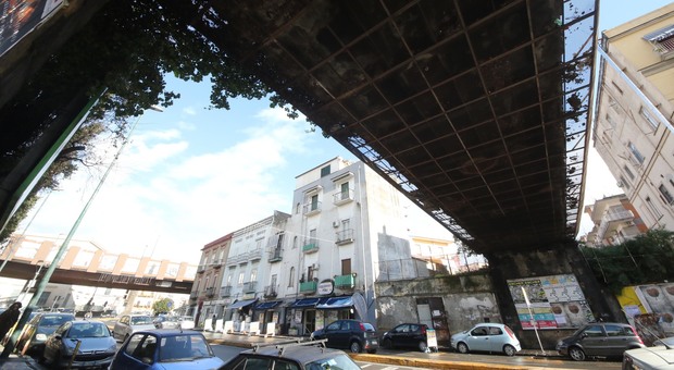 Napoli, il ponte dell'ex Alifana va abbattuto: calata Capodichino chiude per 7 giorni