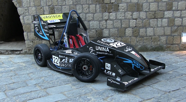 Unina Corse, il team Federico II progetta l'auto in carboresina
