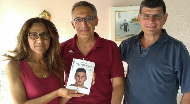 La mamma e il papà di Marco Vannini con lo scrittore Mauro Valentini