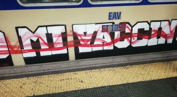 Napoli, atto vandalico ai danni del treno «Io mi vaccino» dell'Eav