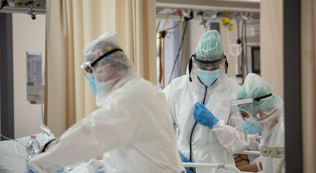 Giovani medici, la Fimmg: «Il problema? I carichi di lavoro esplosi con la pandemia»