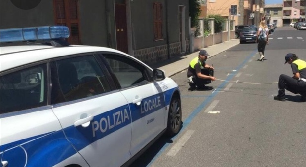 Incidente a Napoli, sconosciuto investito e morto sul colpo: l'appello dei vigili urbani