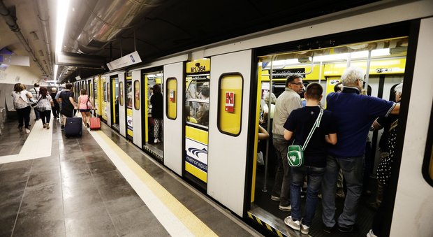 Napoli, emergenza freddo: stazioni metro aperte per i clochard