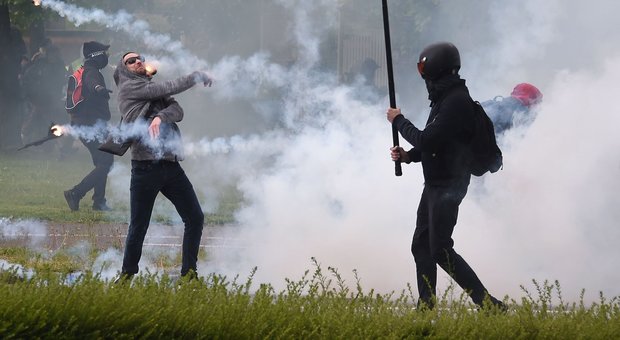 Gilet gialli, alta tensione a Strasburgo: scontri con polizia, diversi feriti