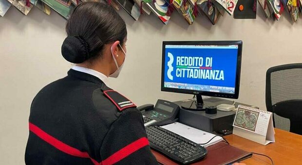 Reddito di cittadinanza ai migranti, i carabinieri denunciano 24 «furbetti»: truffa da più di 200mila euro