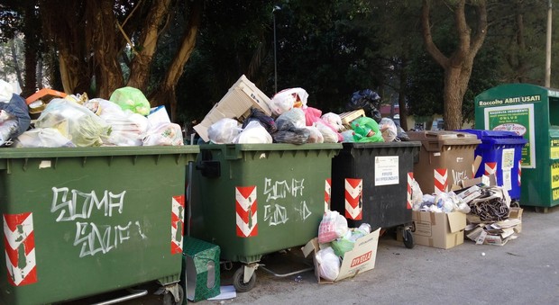 Netturbini fermi e rifiuti in strada: sciopero shock