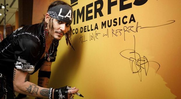 All'Auditorium nasce "Wall of Fame" di Roma, le star del rock regalano firme e messaggi