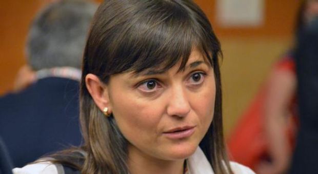 Debora Serracchiani, "Stupro più odioso se commesso da profugo", bufera sulla Serracchiani