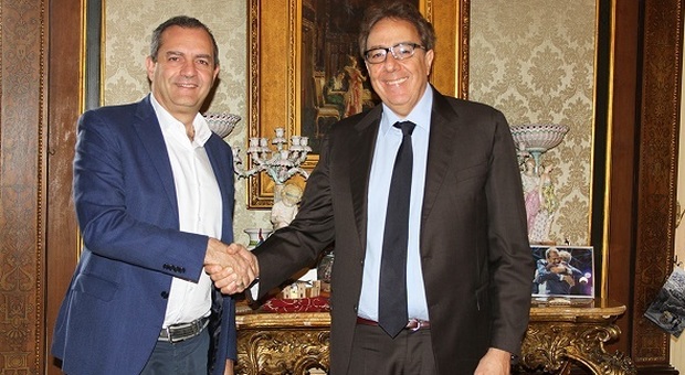 Napoli, de Magistris riceve il nuovo prefetto Valentini a Palazzo San Giacomo: «Piena collaborazione»
