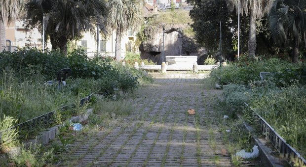 Fase 2 a Napoli, domani riaprono i parchi comunali ma senza giochi per i bambini