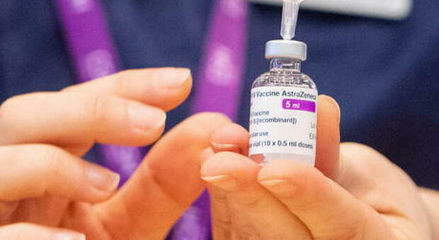 Vaccino Astrazeneca, sospeso temporaneamente l'uso: ecco dove