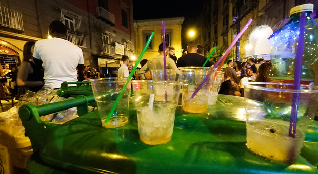 Napoli, vendeva alcolici a minorenni: supermarket chiuso per 15 giorni