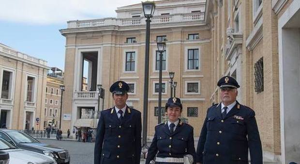 Poliziotti leccesi aiutano una clochard a partorire in piazza San Pietro