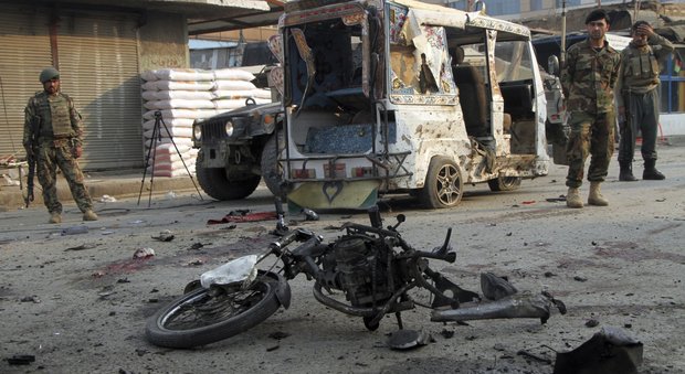 Afghanistan, moto bomba contro manifestazione pro-governo: morti e feriti