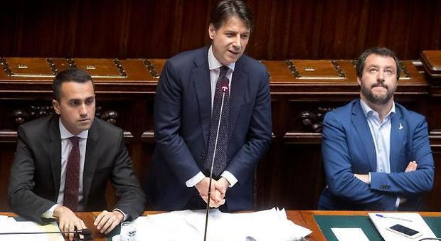 Il governo diviso allo scontro finale con l'Europa, Di Maio e Salvini votano la linea dura