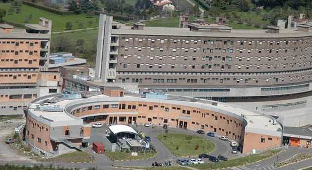 L' ospedale Belcolle di Viterbo dove è morta la moglie dell' uomo suicida