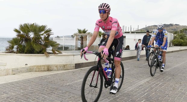 Giro d'Italia, ad Alberobello vince Ewan: Jungels ancora in maglia rosa