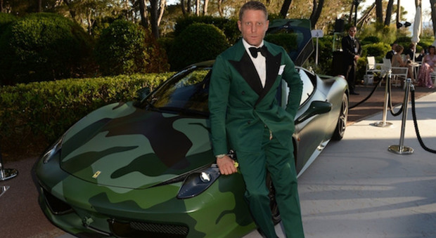 Lapo Elkann e la sua Ferrari 458 camouflage venduta all'asta