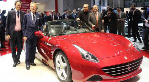 Da sinistra, Elkann, Montezemolo, Marchionne e Felisa con la nuova Ferrari California T