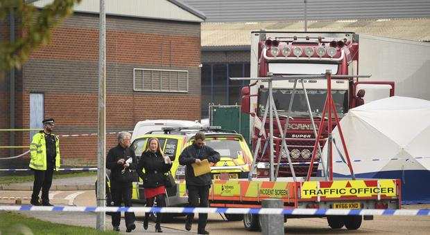 Orrore in Inghilterra, 39 cadaveri trovati in un container: «Anche un adolescente». Arrestato l'autista 25enne