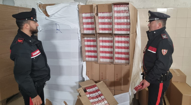 Contrabbando di sigarette, a Varcaturo sequestrate due tonnellate di bionde