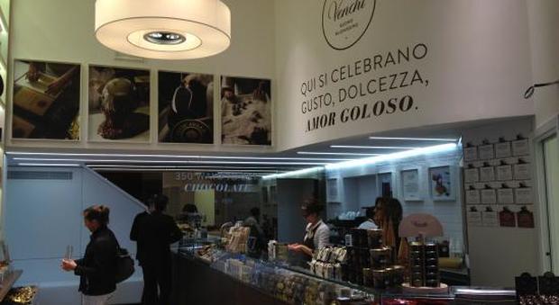 Venchi, nell’antica cioccolateria di via Boccaccio a Milano il listino dei prezzi è troppo amaro