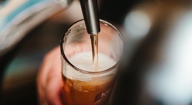 La Francia smaltirà 10 milioni di litri di birra a causa del mancato consumo dovuto alla crisi