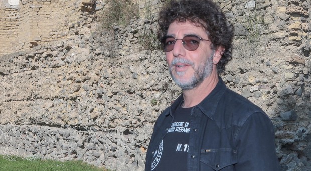 Max Gazzè a Pompei: suona i Pink Floyd in realtà aumentata