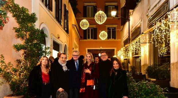Roma, countdown per Natale: accese le luminarie in via Margutta