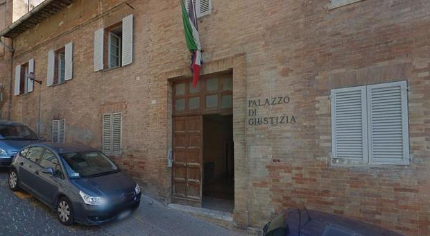 Urbino, sponsor fasulli e pagamenti in nero: società di volley alla sbarra