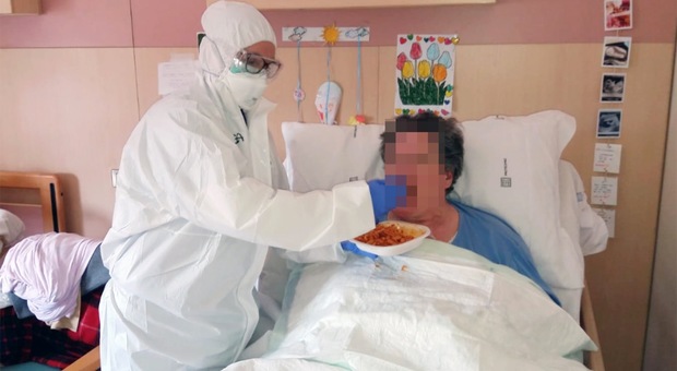 La testimonianza dell'operatore sanitario nella casa di riposo: «A Soleto, anziani senza cibo da giorni»