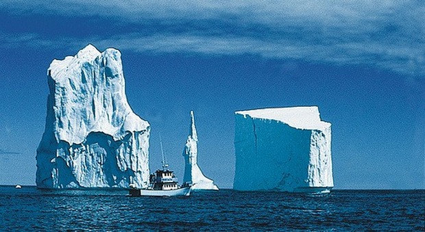 Una volta erano pescatori, oggi vanno a caccia di iceberg per venderne l'acqua purissima