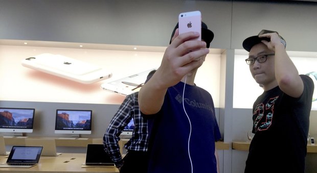 Apple: vendite di iPhone pronte a superare il miliardo di unità