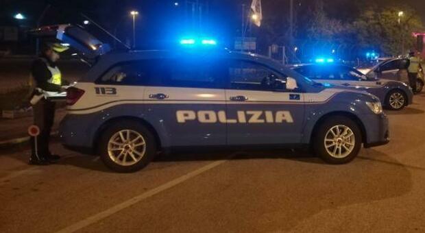 INSEGUIMENTO E CATTURA La Volante della polizia ha fermato e perquisito le donne in Transpolesana