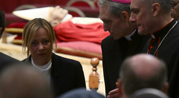 La premier Giorgia Meloni ai funerali di Ratzinger