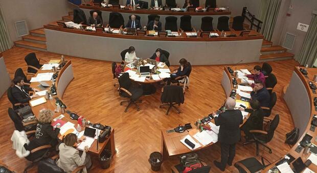 La sessione di bilancio ieri nell’aula del Consiglio regionale