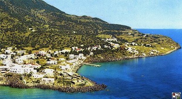 Messina, scoperto sito idrotermale con 200 camini alle Eolie