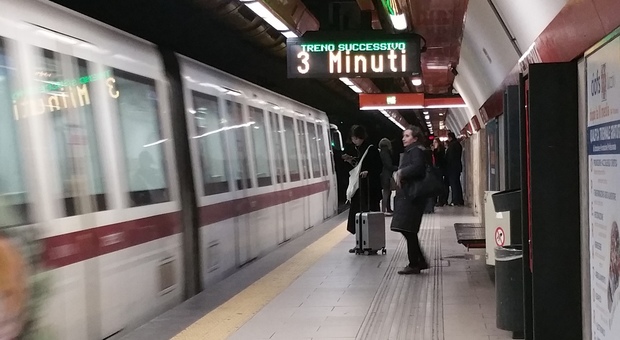 Roma, giornalista difende rom ladruncola da un pestaggio in metro: insultata sul web