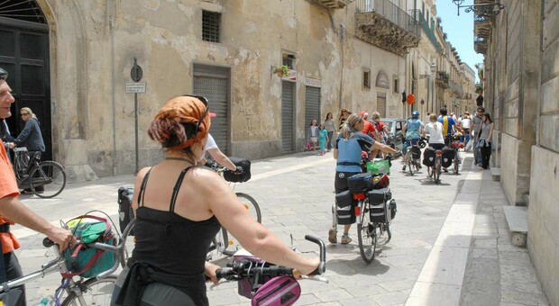 Lecce, centro storico e piazza Mazzini: una domenica senza auto