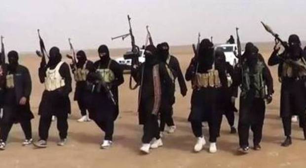 Isis, l'allarme del ministro libanese a Cameron: «Jihadisti fra i profughi siriani»