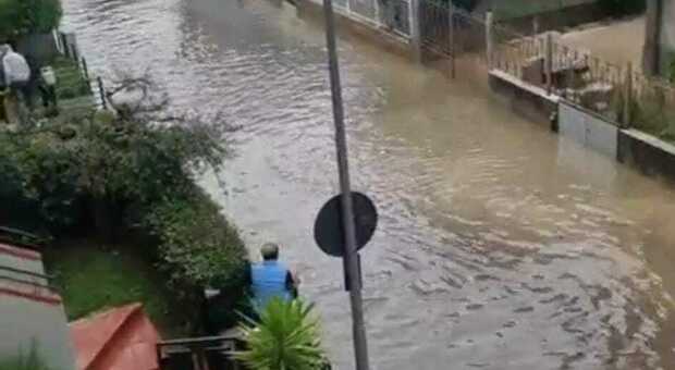 La pioggia non molla Pesaro: danni a 52 strade provinciali e il Foglia fa paura