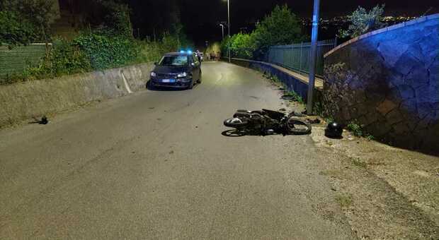 Incidente a Velletri, muore ragazzo di 14 anni: fatale l'impatto del suo scooter contro un'auto