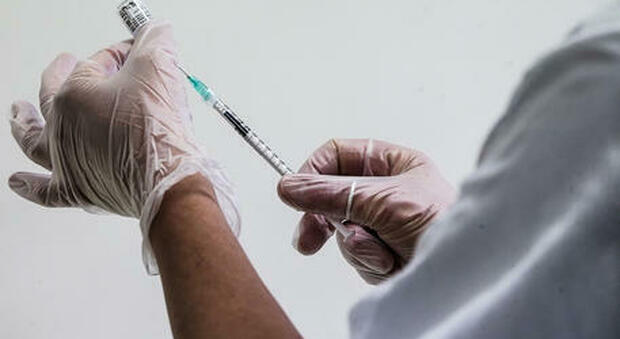 Covid, record di vaccini nel Regno Unito: in un giorno somministrate 711.000 dosi